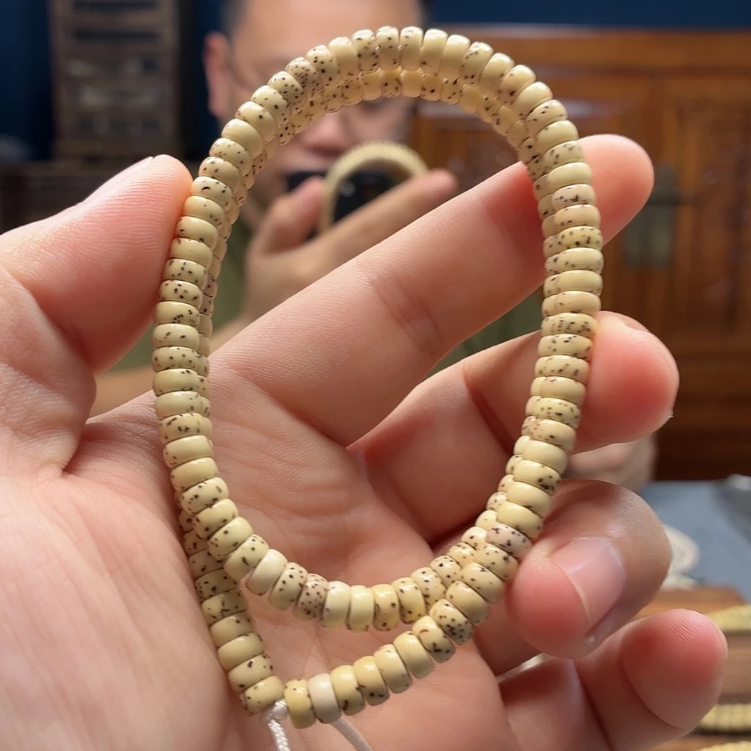 吊坠星月菩提63药片 大手持  一物一图  A11