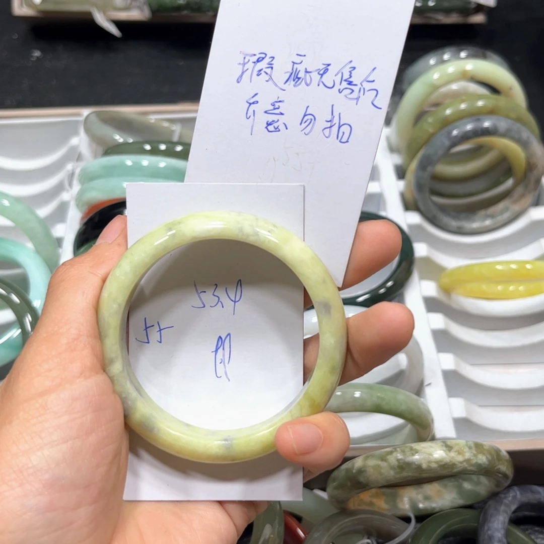 蛇纹石玉未镶嵌手镯