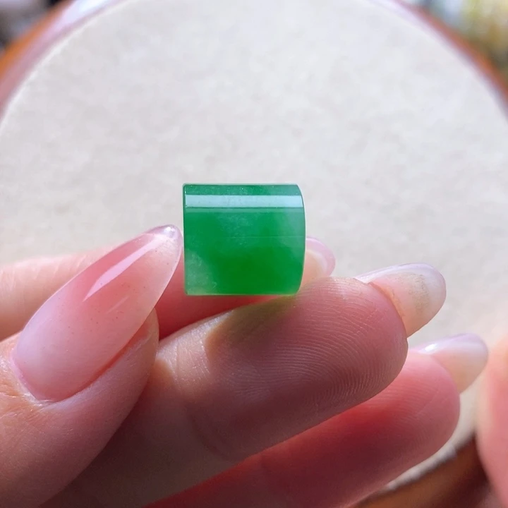 翡翠未镶嵌颈饰翡翠冰辣绿桶珠