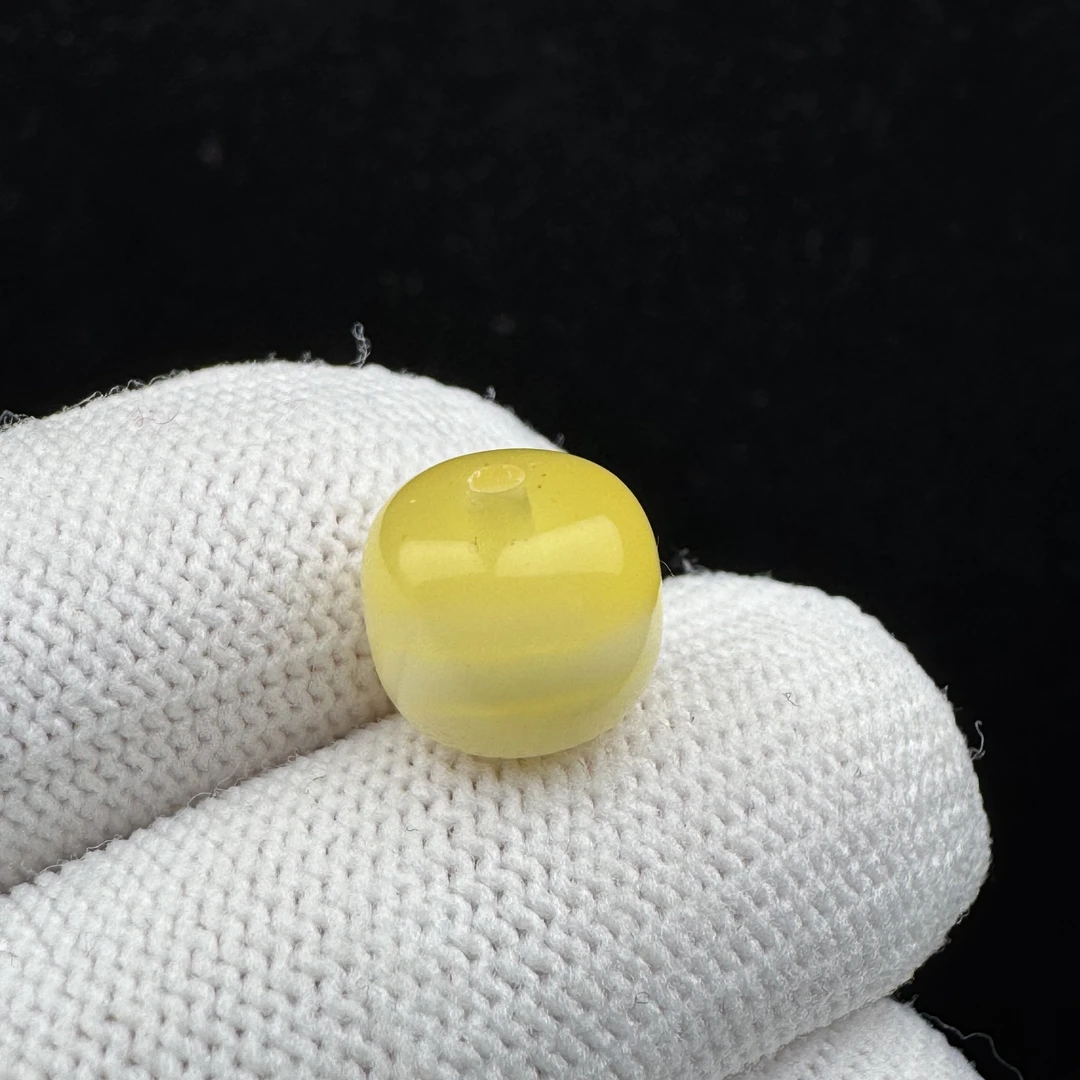 M8283天然原矿俄料蜜蜡 飘白墩子 10.3*9.1mm支持复检假一罚四