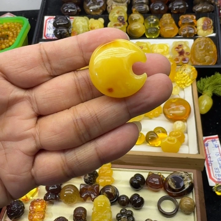 蜜蜡未镶嵌颈饰胶皮料月亮