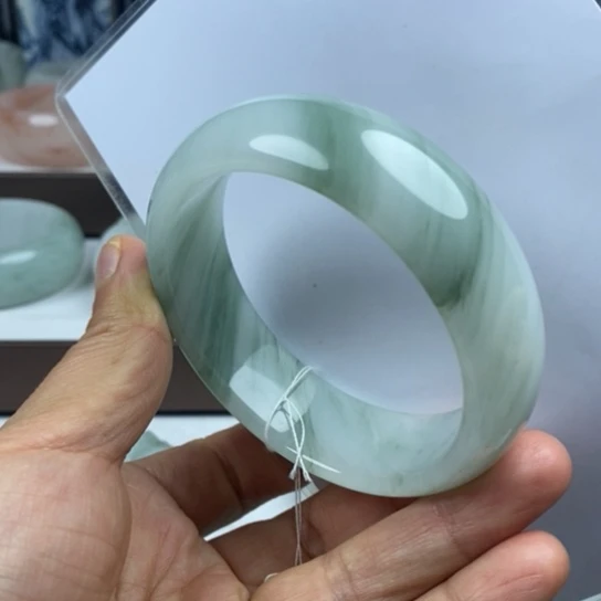 永***心石英质玉（金丝玉）未镶嵌手镯