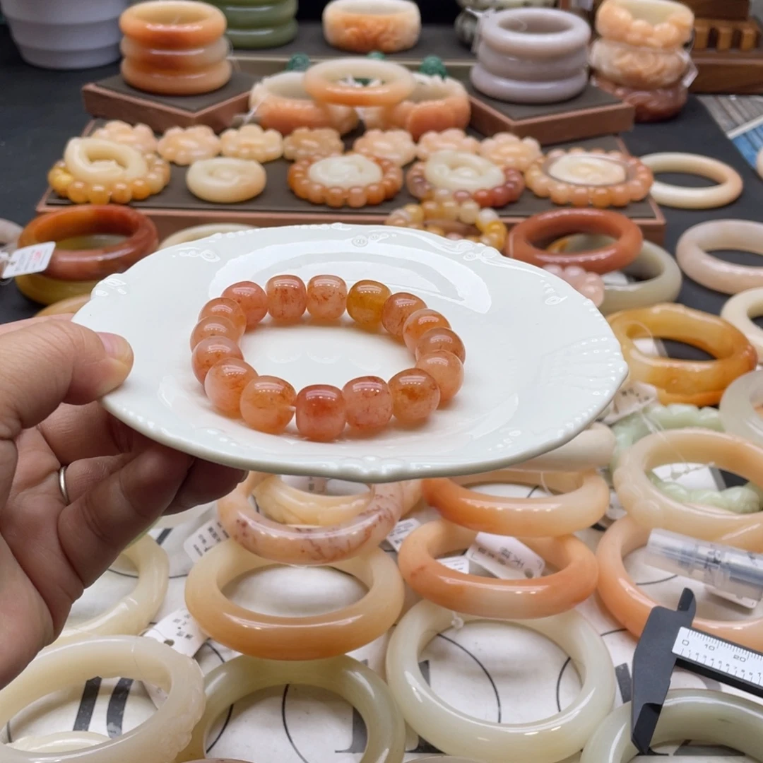 余***念石英岩玉未镶嵌手镯