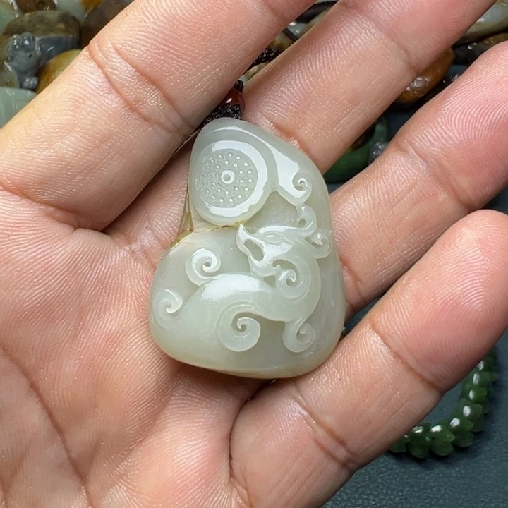 和田玉未镶嵌把件