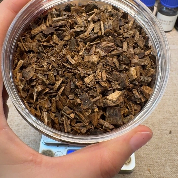 沉香碎屑沉香海南莺歌绿树心油切片老料76克