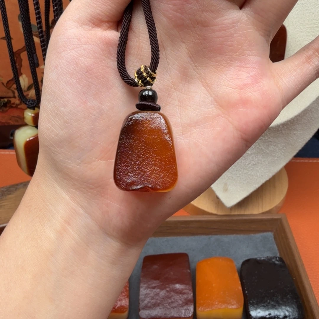 蜜蜡未镶嵌吊坠(赠链)