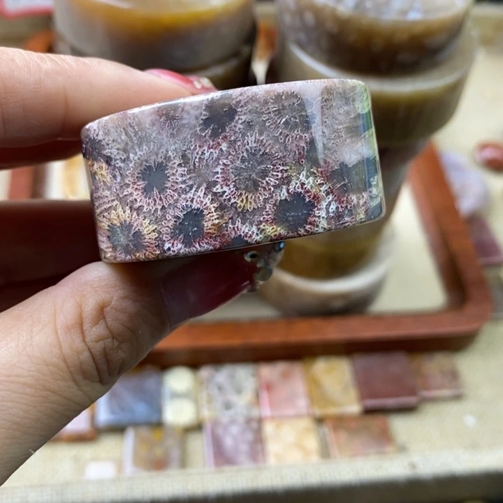 石英岩玉合金颈饰