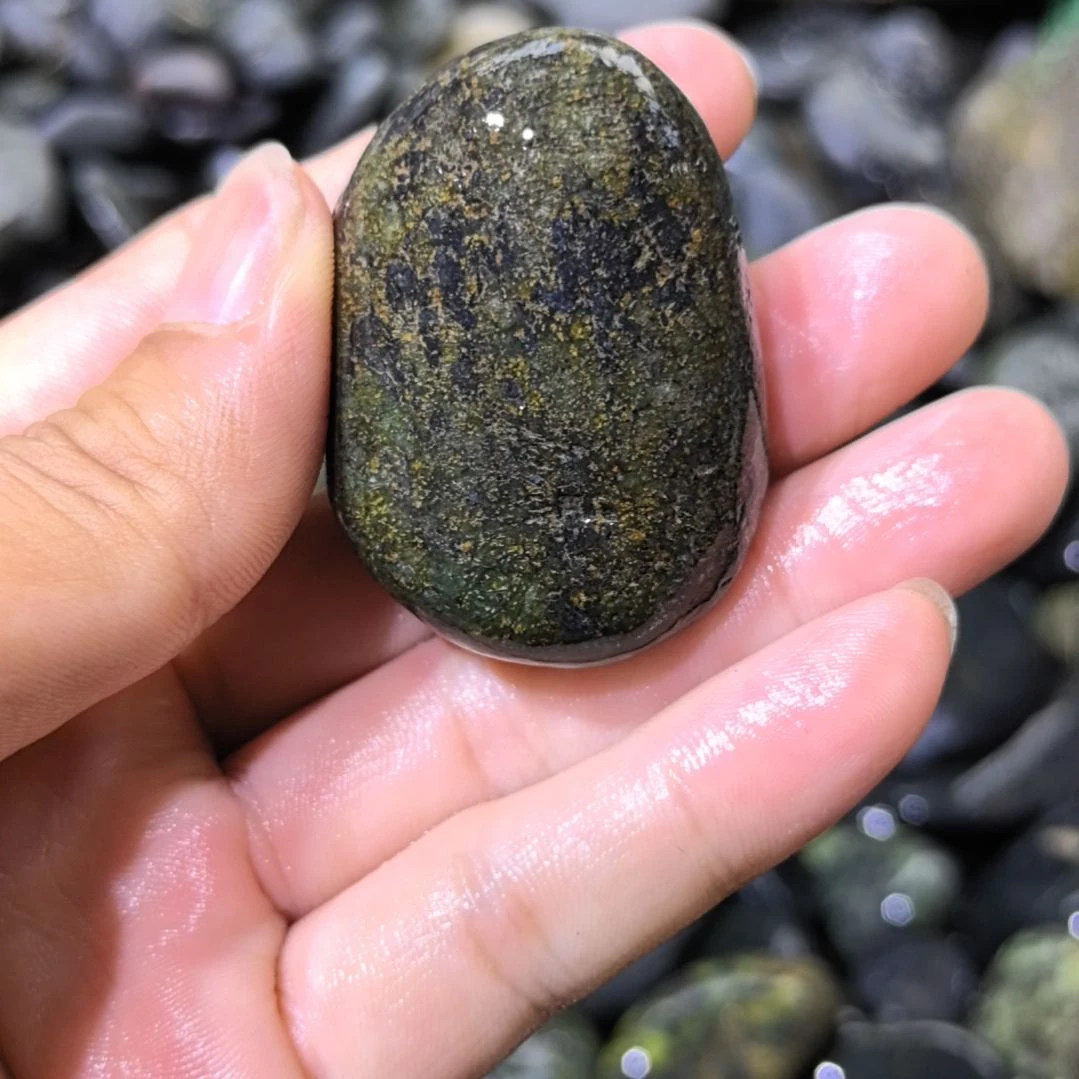 东***韵有机玻璃藏玉药王石原石一个