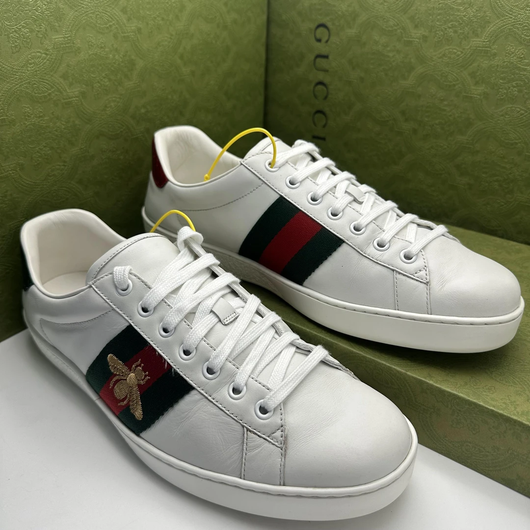 95新 GUCCI/古驰 41.5/42欧码/经典刺绣小蜜蜂白鞋 舒适休闲