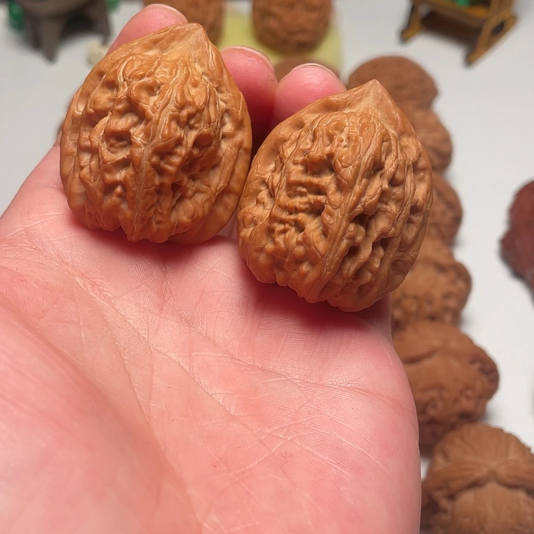 文玩核桃吊坠赤龙鸡心