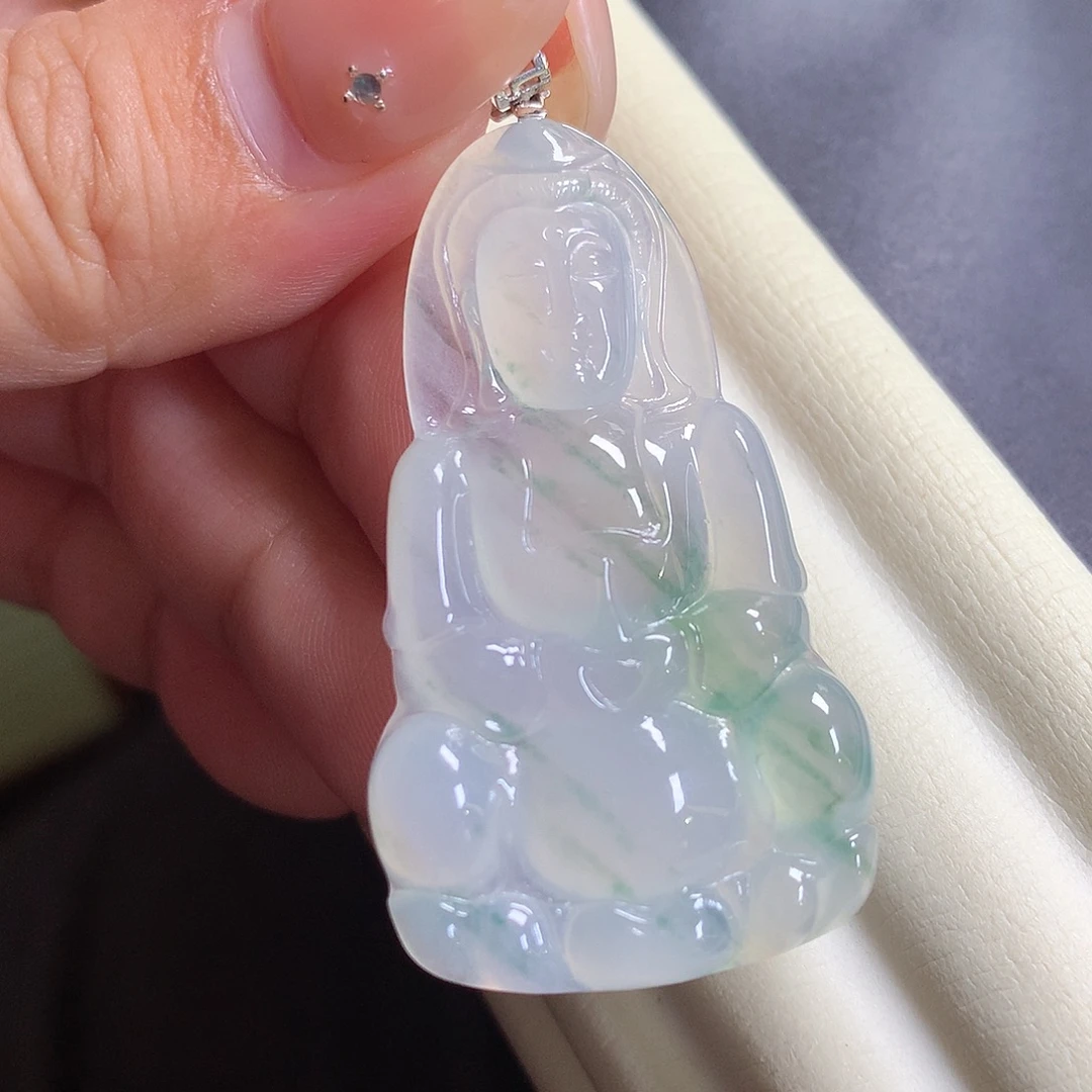 翡翠18K金镶嵌颈饰观音