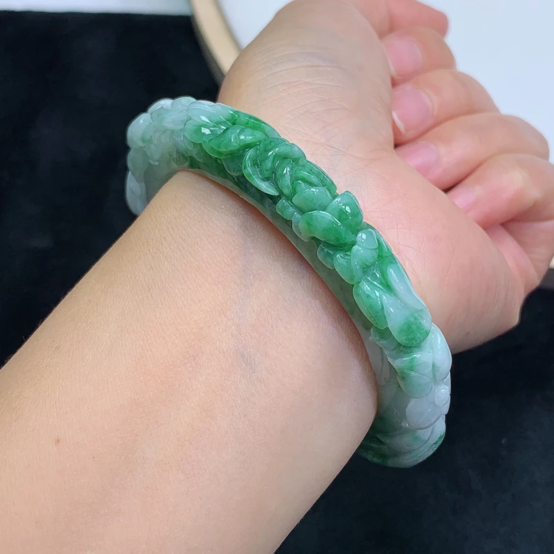 飘绿 雕花 花开富贵 手镯 51.63g 圈口56.5mm 缅甸天然A货翡翠玉