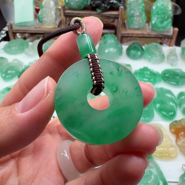 颈饰未镶嵌石英质玉