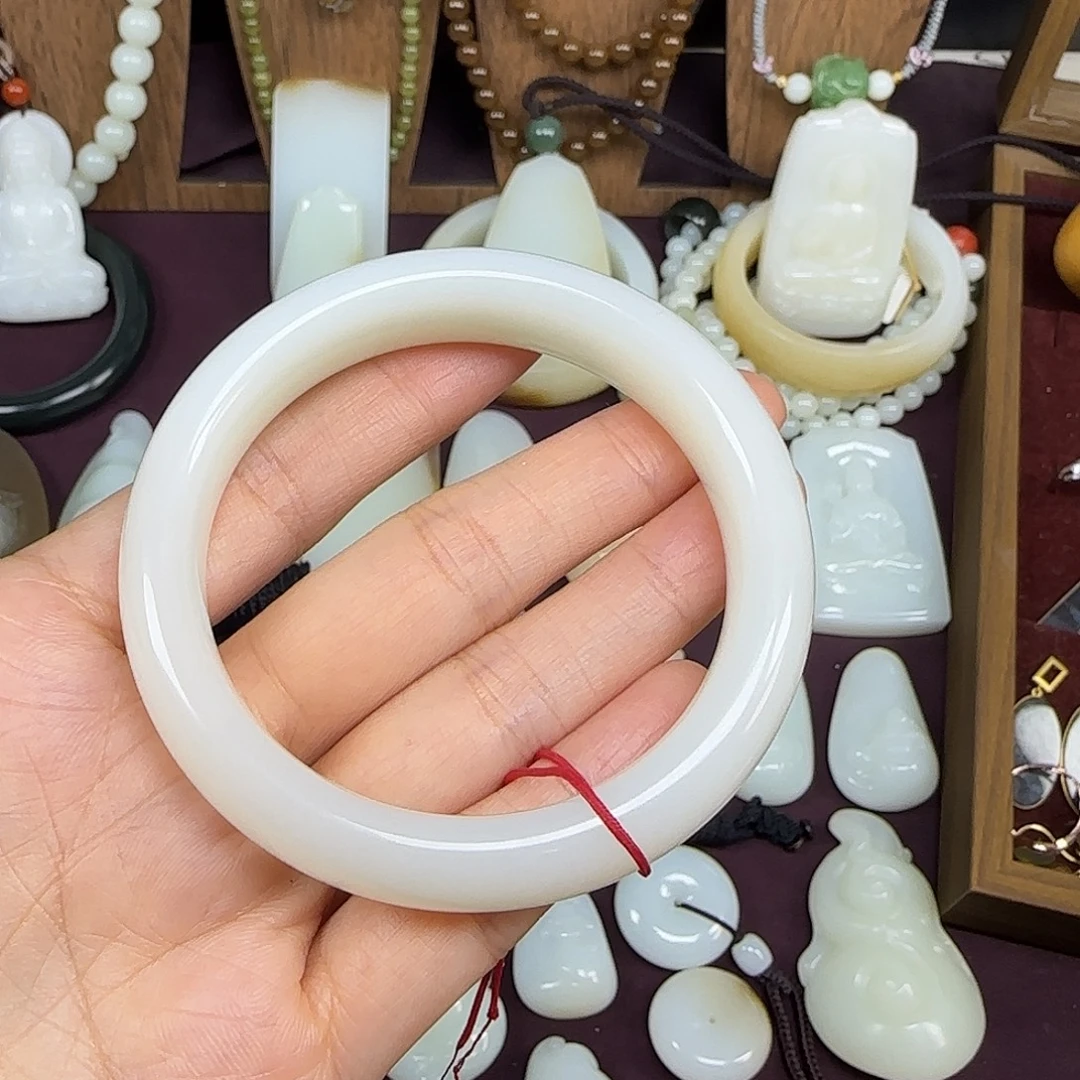 和田玉未镶嵌手镯