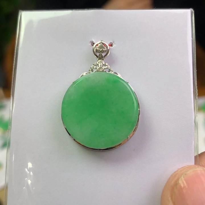 翡翠18K金镶嵌颈饰翡翠