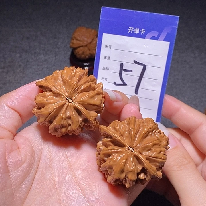 文玩核桃把件佛手44左右有修