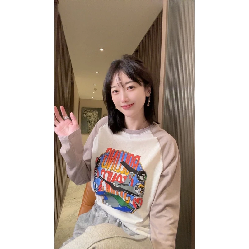 【张静芝】卡通字母飞机撞色插肩袖T恤