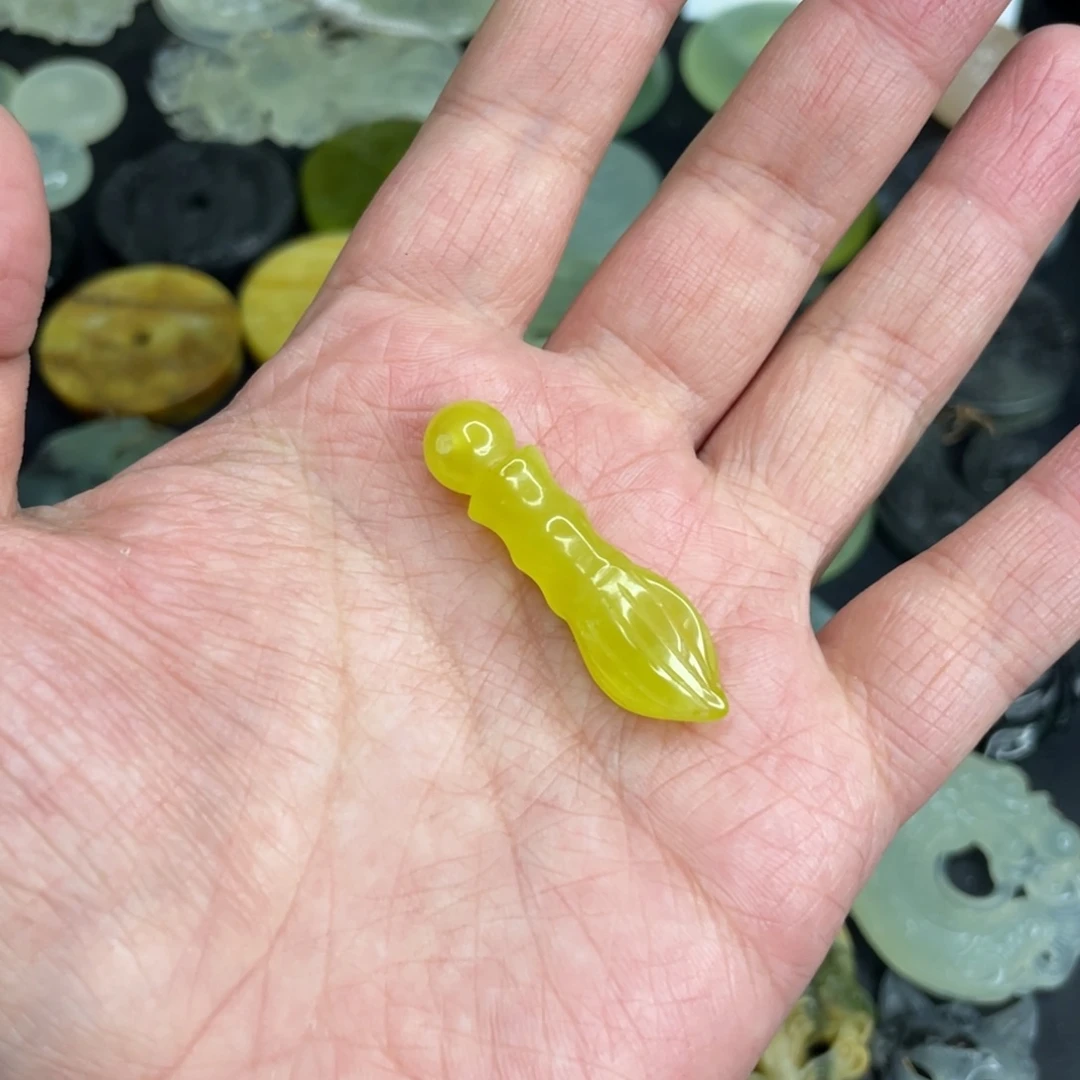 岫玉未镶嵌颈饰文昌笔