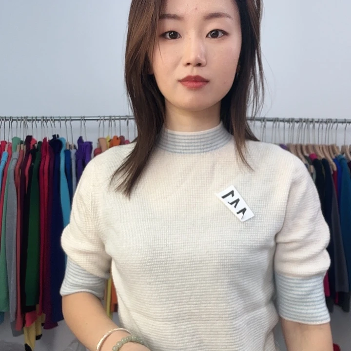 441羊绒精纺米色半高上衣