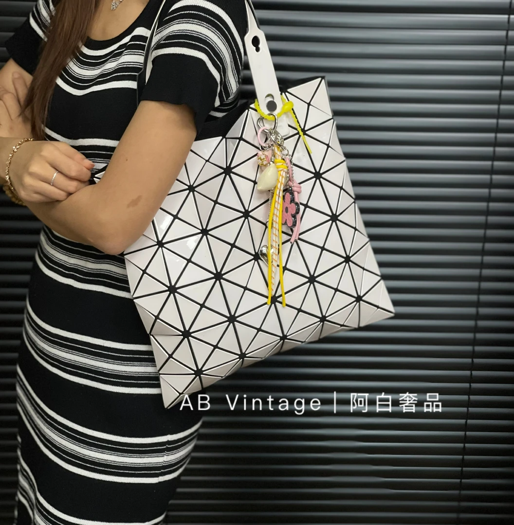 95新 Issey Miyake/三宅一生 阿白奢品/白色六格托特包