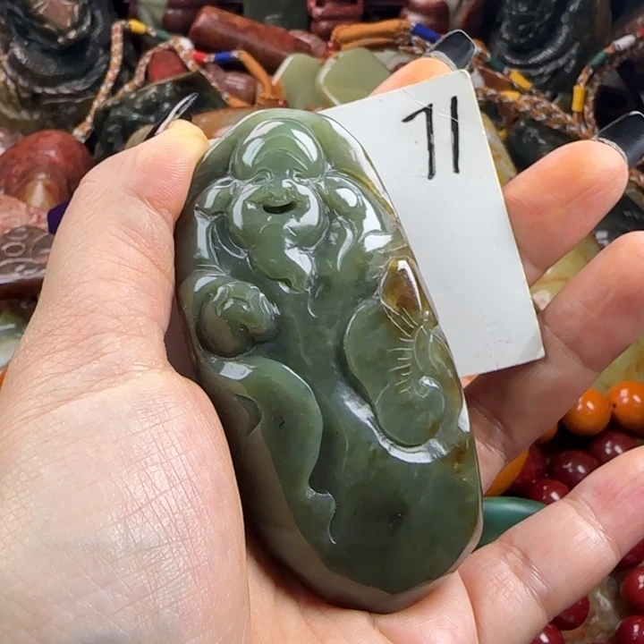 未镶嵌透闪石质玉珠宝奇石