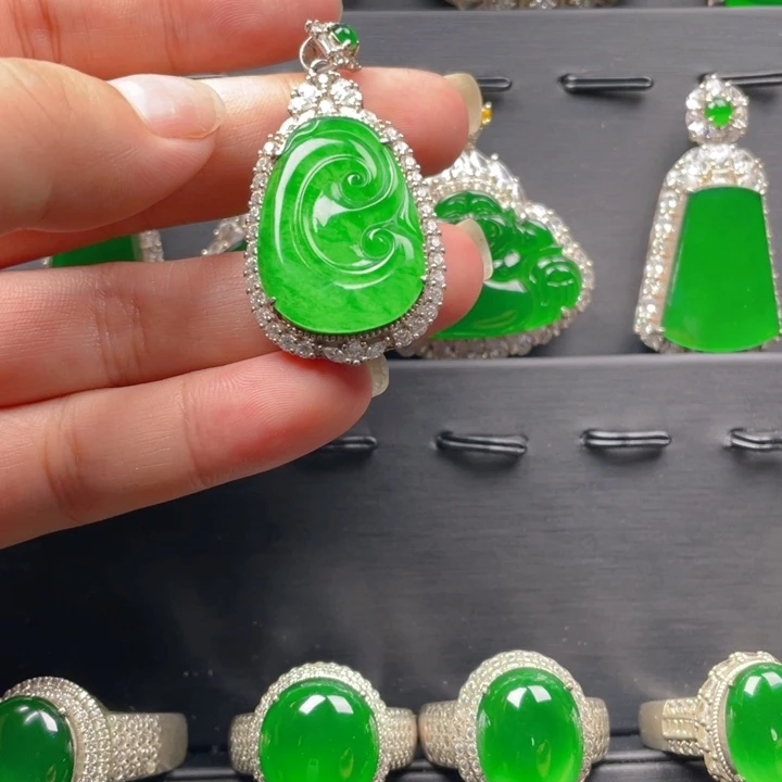 翡翠银S925镶嵌颈饰翡翠吊坠