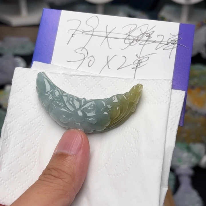 翡翠未镶嵌颈饰云****划吊坠