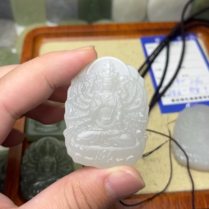 和田玉未镶嵌颈饰果*