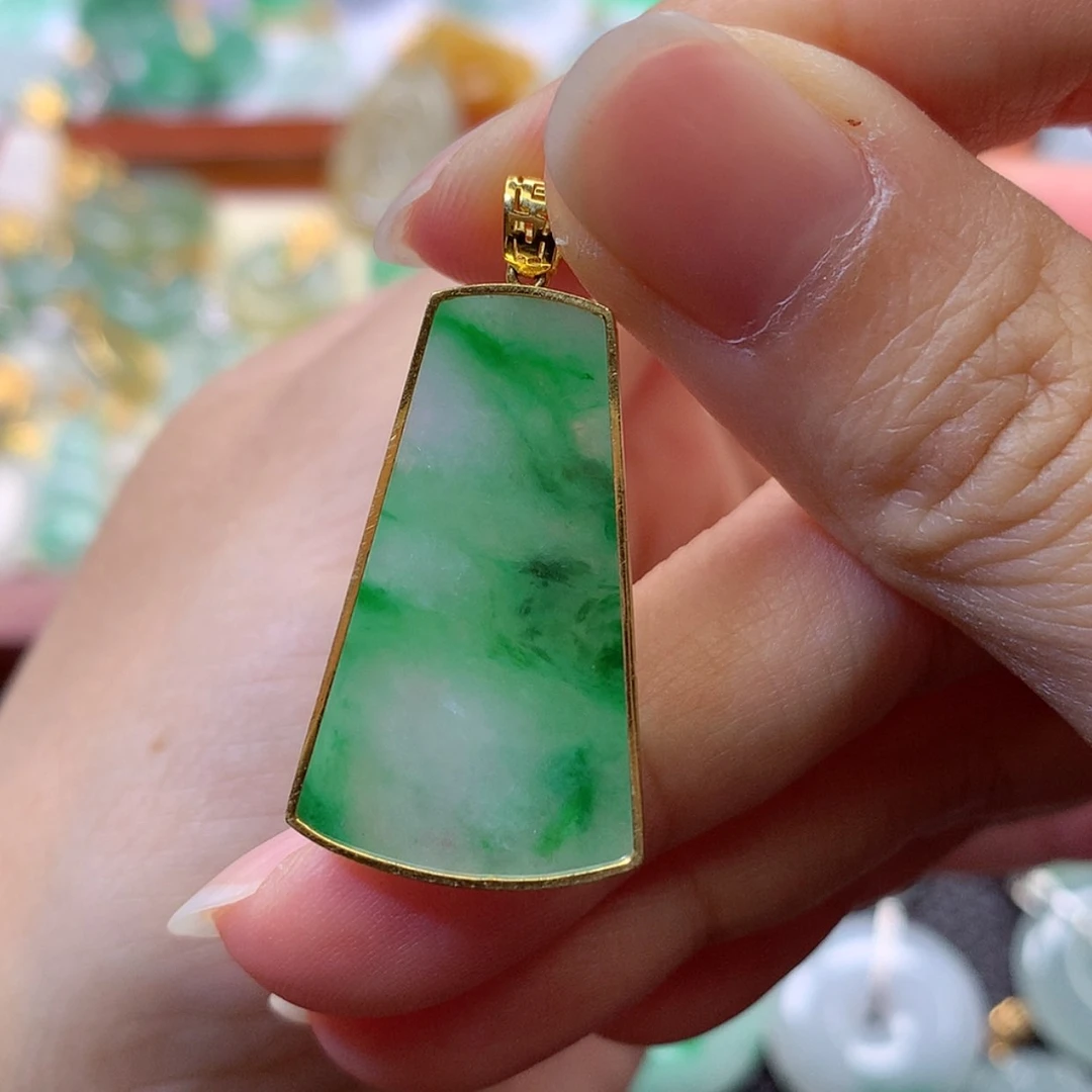 【闪购商品】吊坠(赠链)18K金镶嵌翡翠