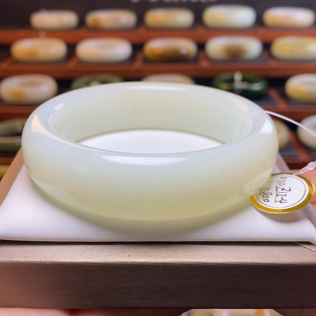 和田玉未镶嵌手镯60圈