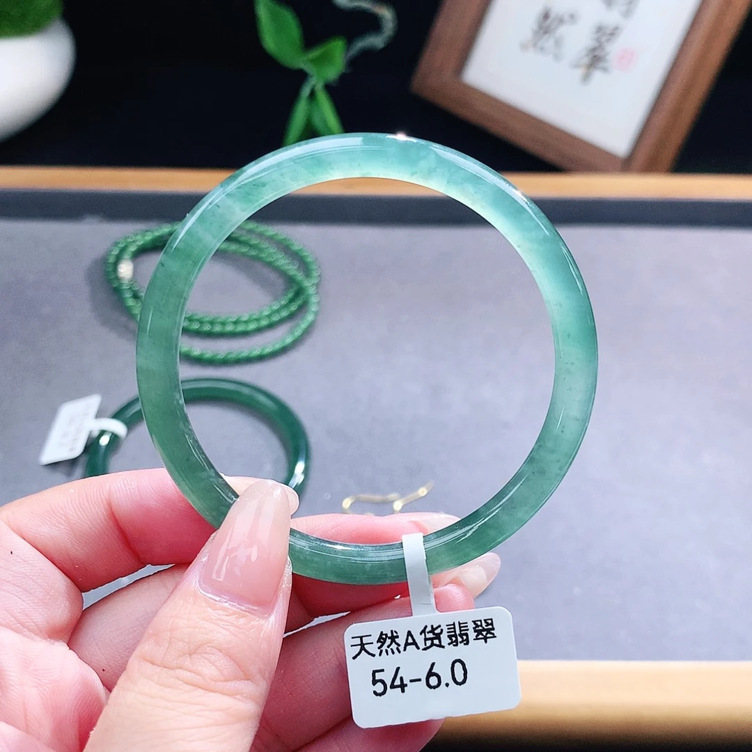 翡翠手镯（圆镯）未镶嵌