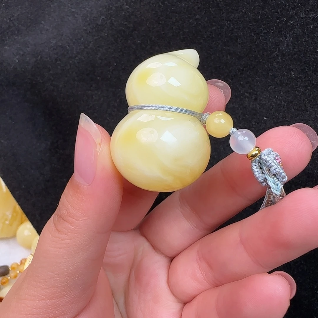 蜜蜡未镶嵌珠宝奇石