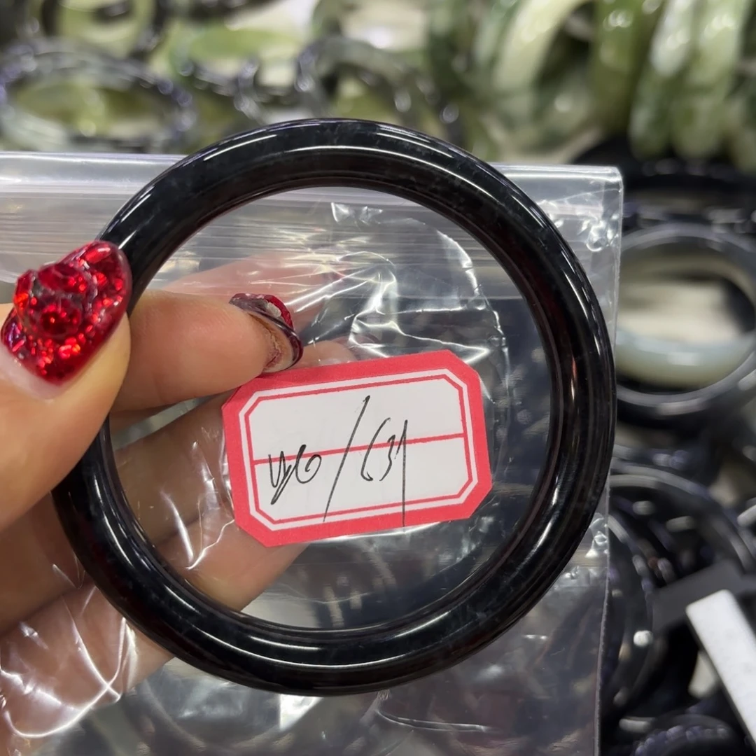 蛇纹石玉手镯未镶嵌此*?