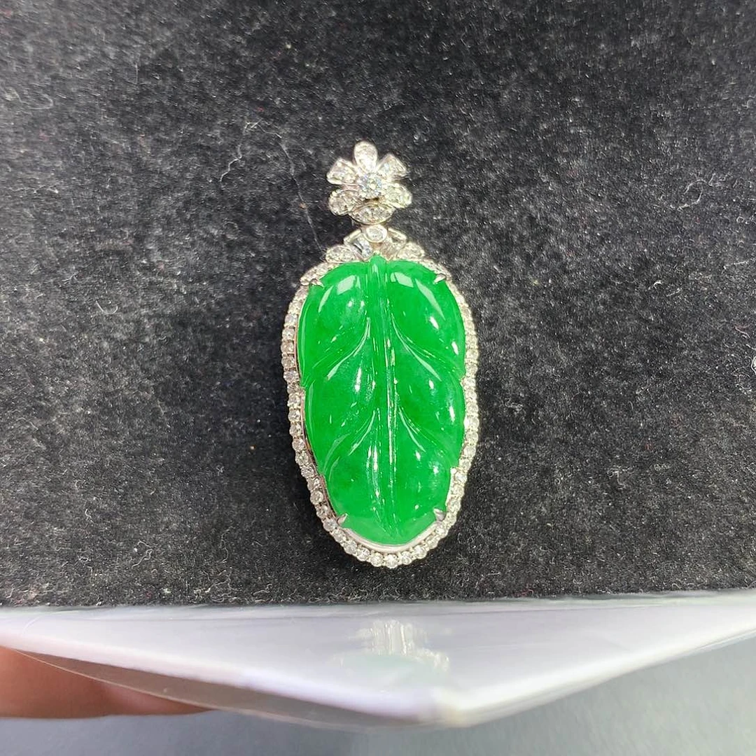 翡翠吊坠(赠链)18K金镶嵌