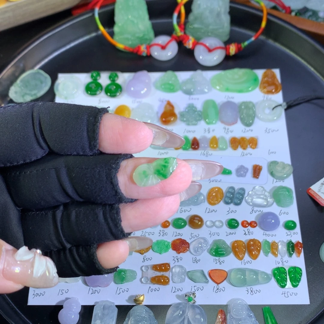 翡翠未镶嵌吊坠(不含链)金鱼