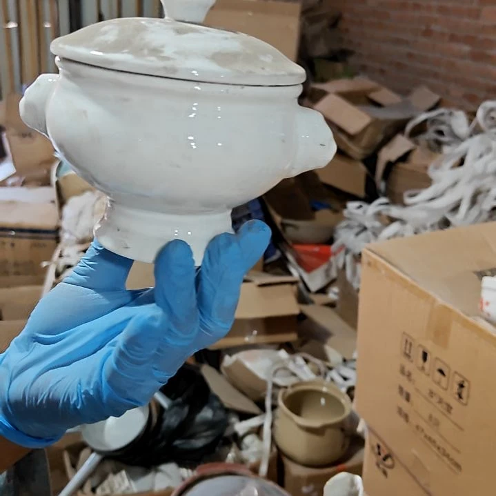 摆件盘子碗茶壶啥都有