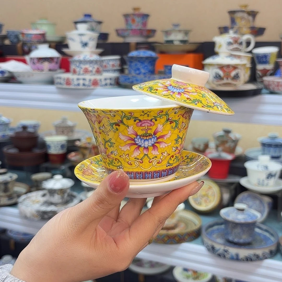 盖碗里放上适量水烧至