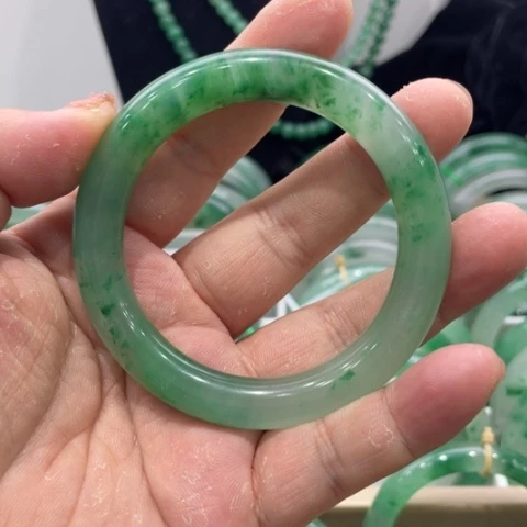 石英质玉手镯未镶嵌*️**
