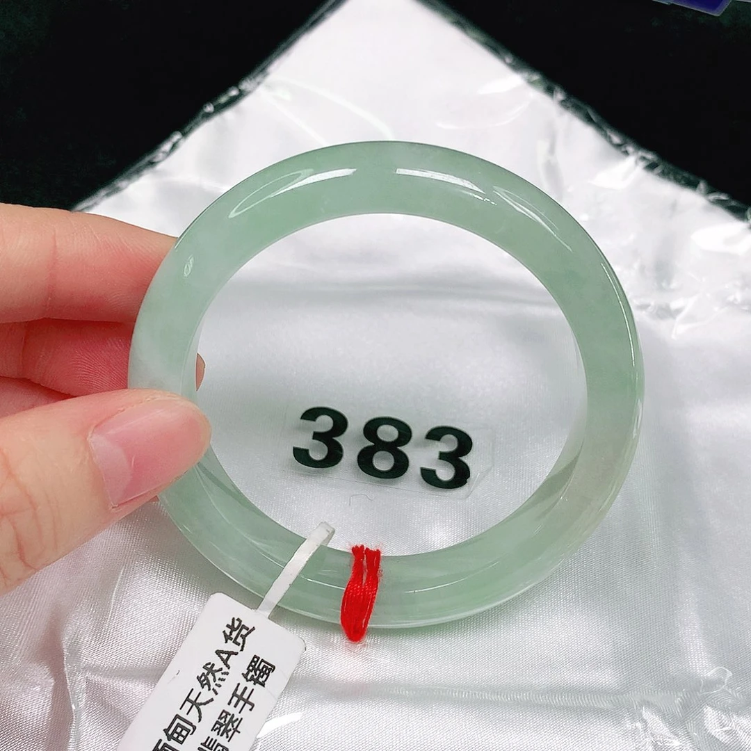 翡翠手镯未镶嵌翡翠手镯未镶嵌