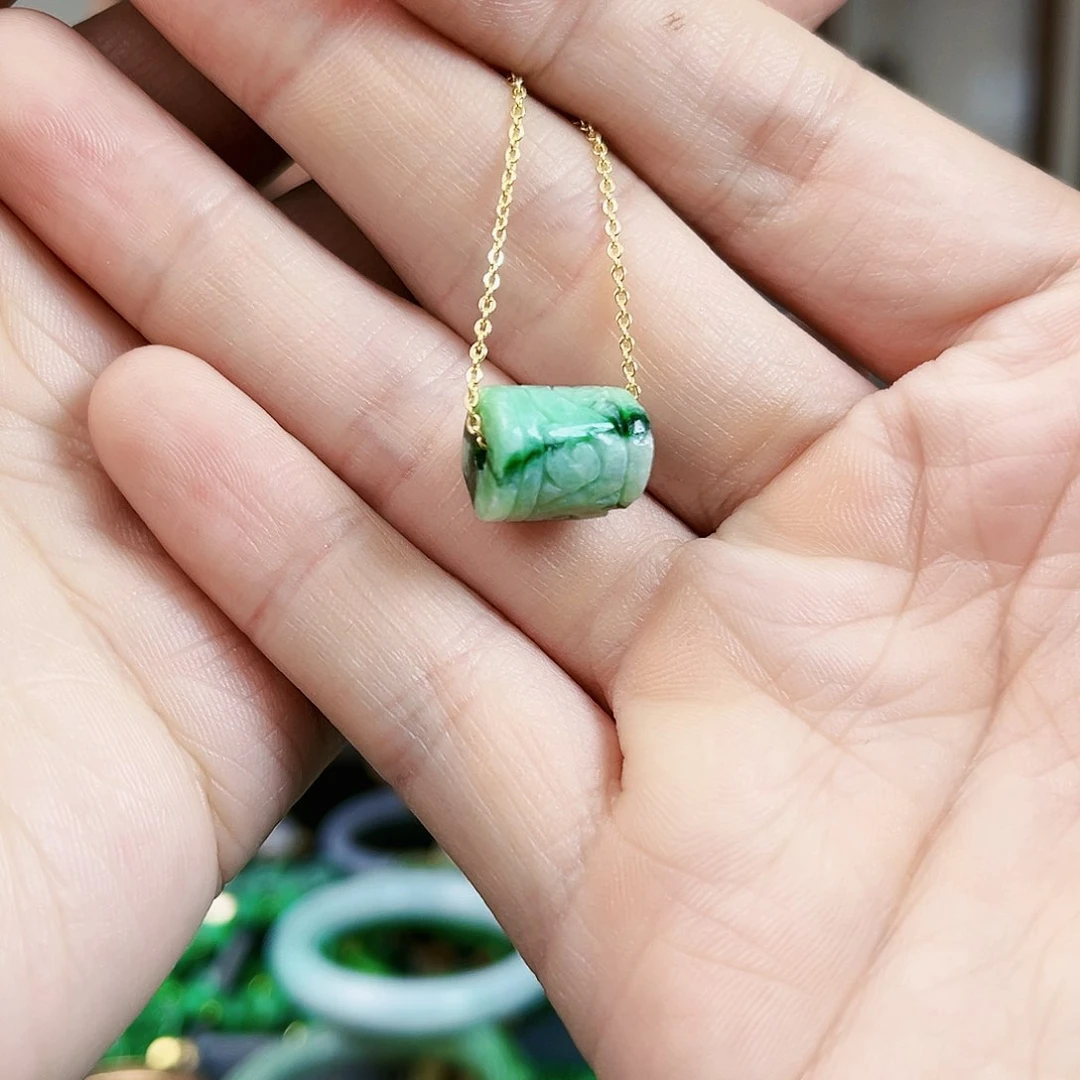 翡翠颈饰未镶嵌吊坠多样性