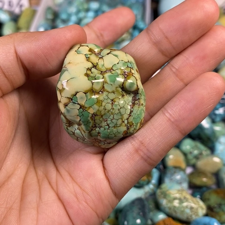 吉***宝绿松石未镶嵌颈饰