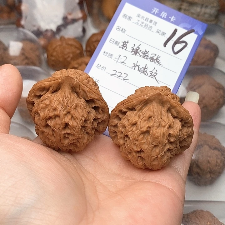 茗***张文玩核桃把件水龙纹