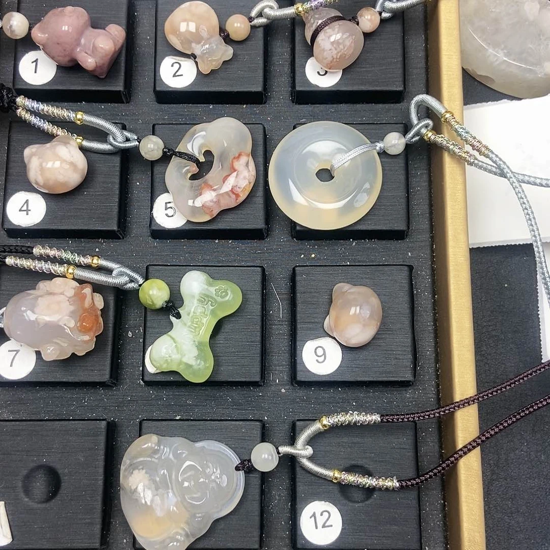 石英质玉颈饰未镶嵌