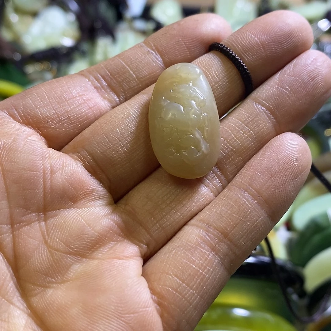 和田玉未镶嵌颈饰羊