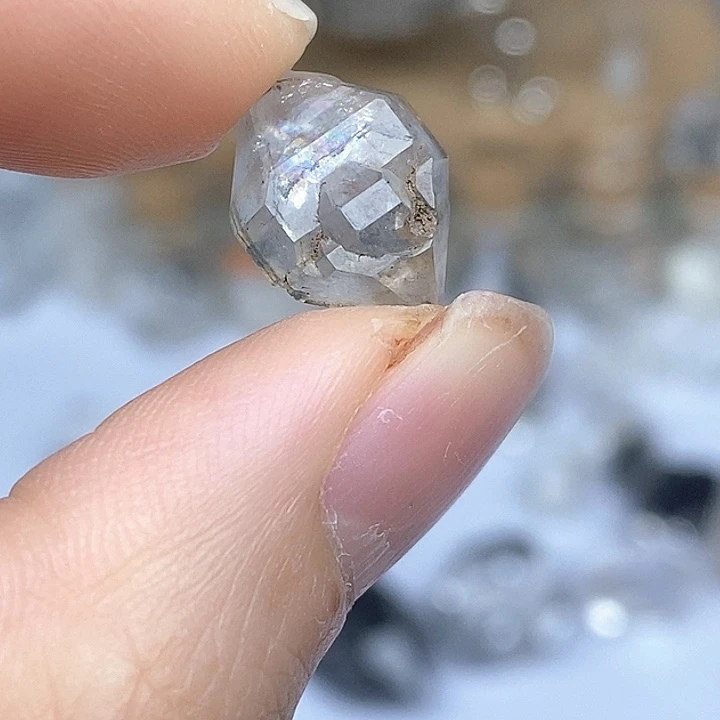 水晶颈饰未镶嵌共生彩虹