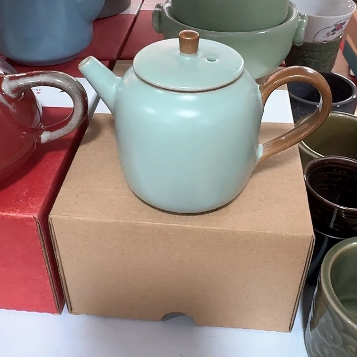 主人杯一个，瓷。。品茗瓷