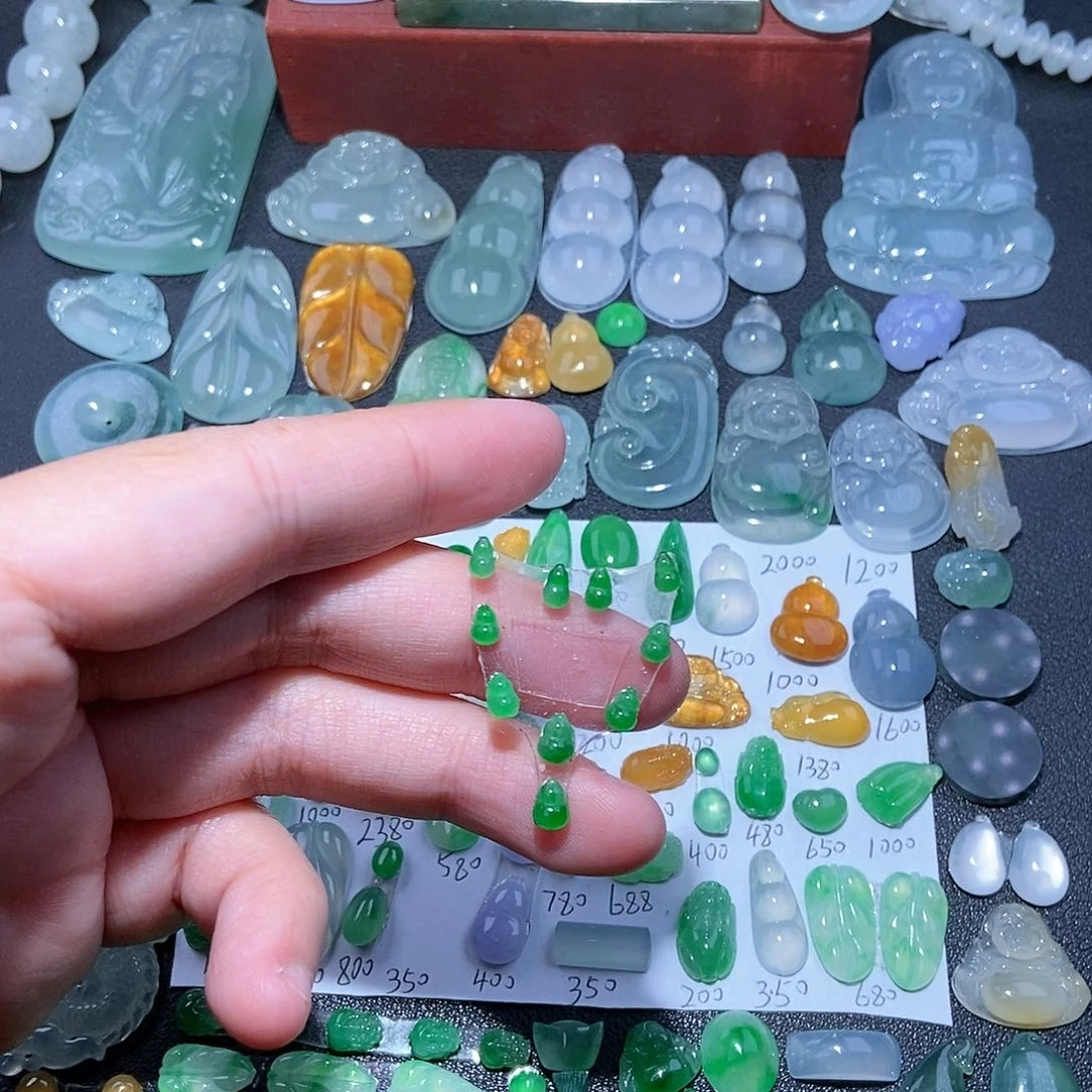 翡翠颈饰未镶嵌绿葫芦