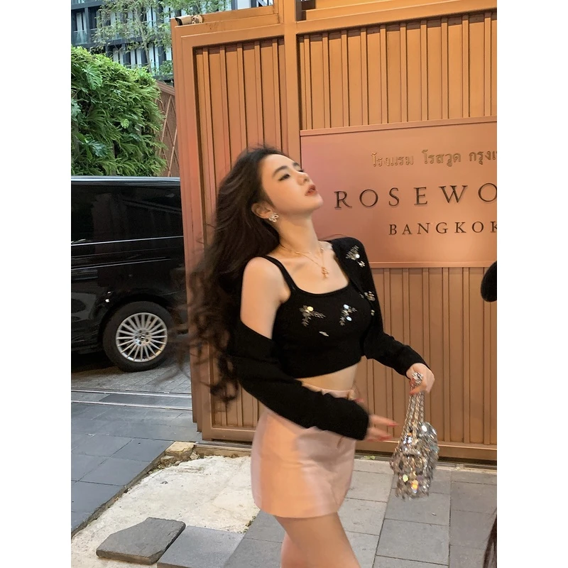 邱肉瑶 新款黑色长袖短款修身百搭针织衫LY23120045X