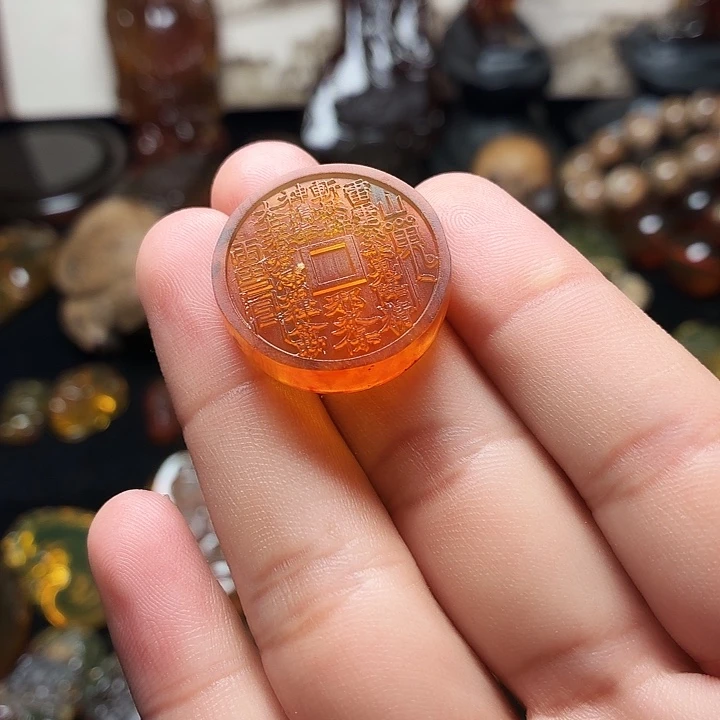 琥珀未镶嵌颈饰..