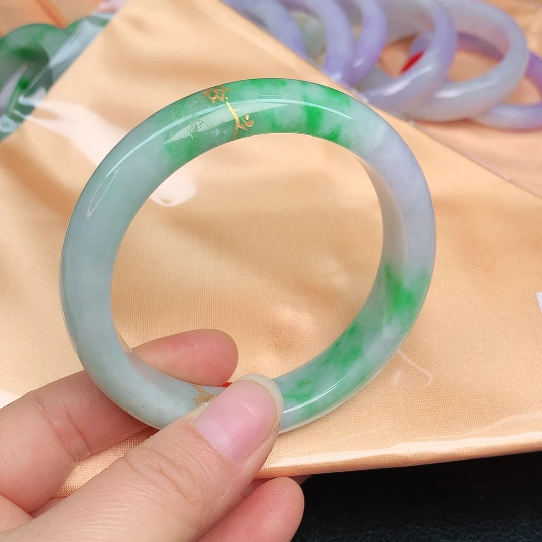 翡翠手镯未镶嵌8308c c v vv b